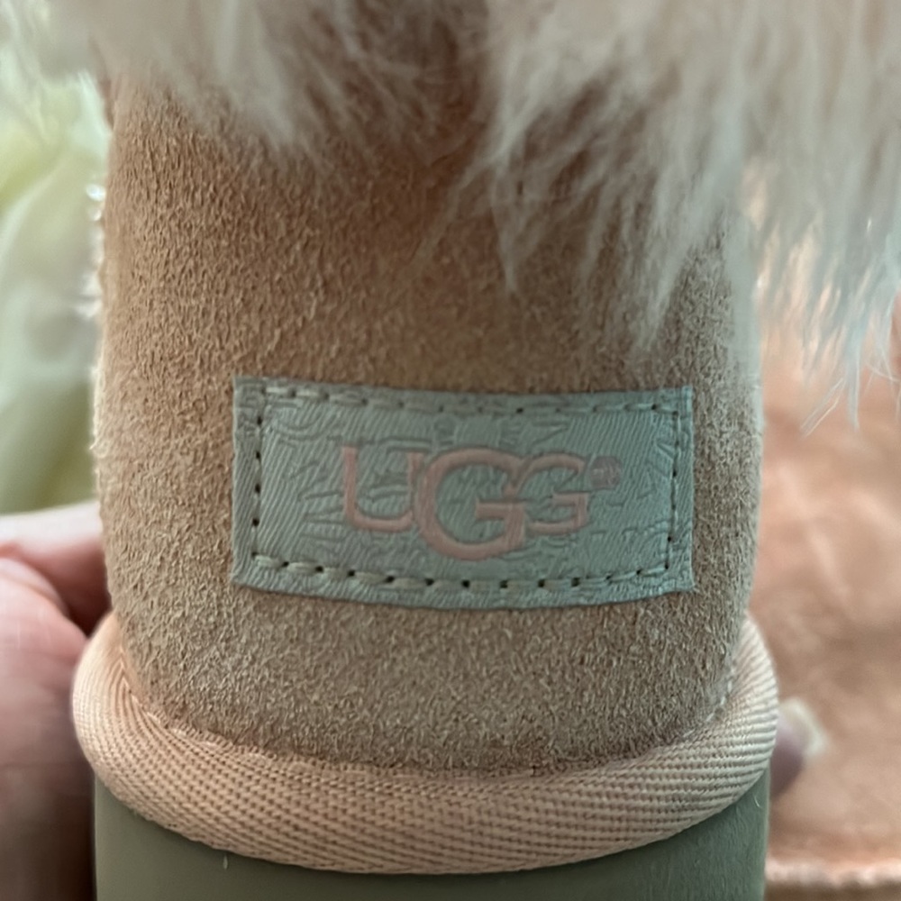 Pink UGG mini with bow - Picture 5 of 9